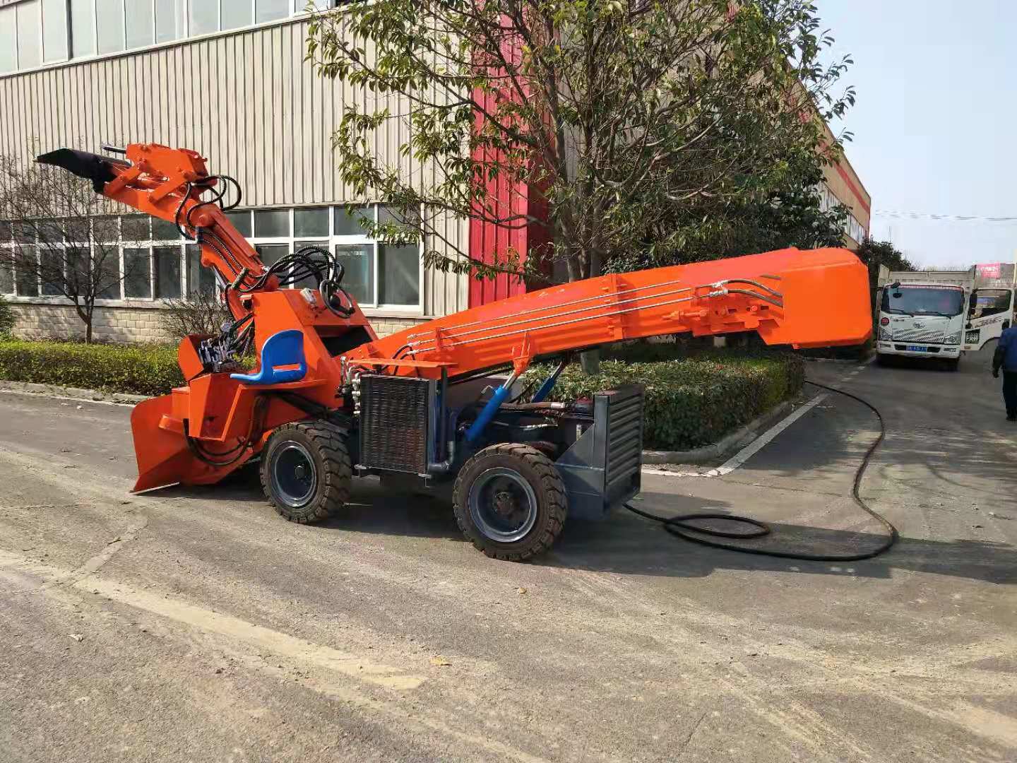 您知道扒渣機液壓油什么時候該怎樣更換嗎？